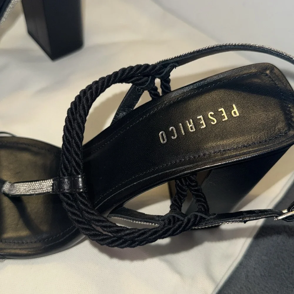 NWT Peserico leather heals sandals with rhinestones size 39 comes box n dust bag - Picture 9 of 10
